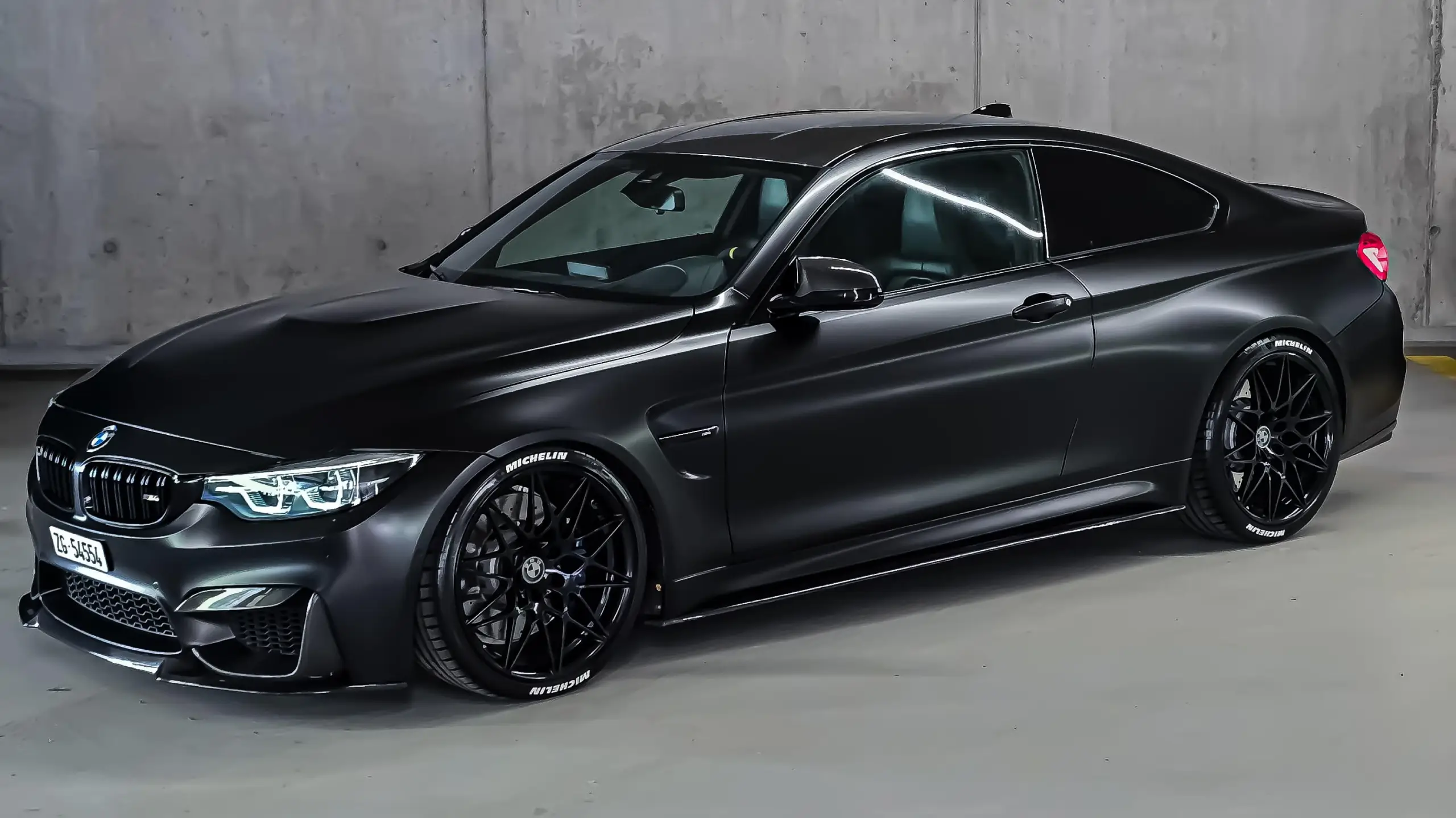 bmw-m4-front-no-stripes