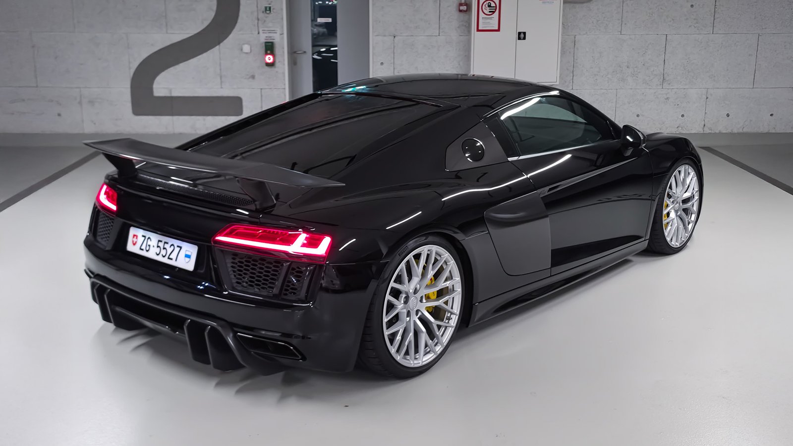 Audi R8 Back Wide