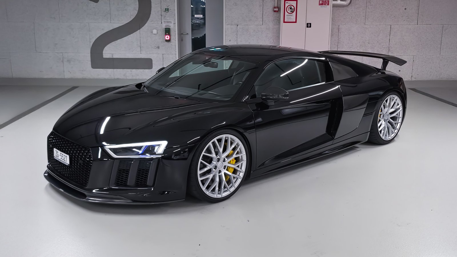 Audi R8 Front Wide
