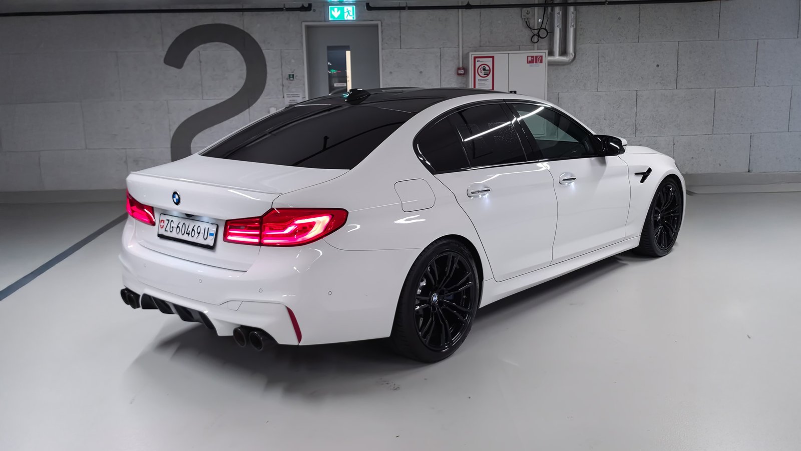 BMW M5 Back Wide
